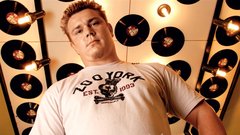 Robi Skutnik: »Delež prodaje vinilk pri nas ne pomeni več kot odstotek celotne prodaje. Cene vinilk se začnejo pri 2700 tolarjih.«