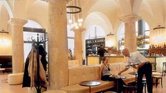Brenner bar - Najbolj vroča restavracija v Münchnu, kjer srkate vino, si privoščite prigrizek ali udarite po zrezkih.