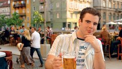 Timothy Gallagher: »Nisem pil ne vina ne piva, dokler nisem prišel v Slovenijo. Slovenci ste me spremenili v pijanca.« 