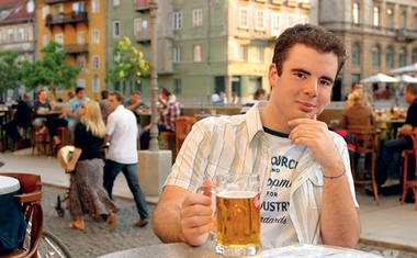Timothy Gallagher: »Nisem pil ne vina ne piva, dokler nisem prišel v Slovenijo. Slovenci ste me spremenili v pijanca.« 