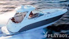 Najimenitnejši chaparral letošnjega poletja je 12,3 metra dolg signature 350, ki tehta 7,5 tone, sprejme v rezervoarje 900 litrov goriva in reže morsko gladino z največ dvakrat po 375 KM.