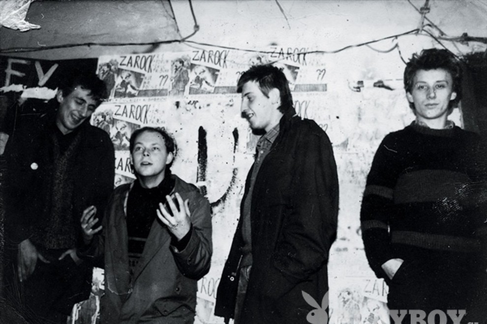 Avtor Esad Babačič (skrajno levo) in člani »njegove« skupine Via Ofenziva Zoran Železnik (kitara), Ivo Frančič (bas kitara) in Robert Fritsch (boben). 