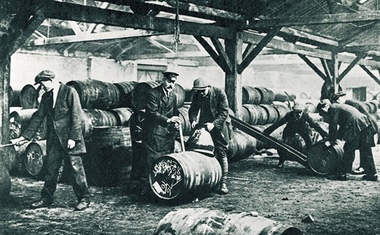 Skladišče ruma v londonskem pristanišču. 