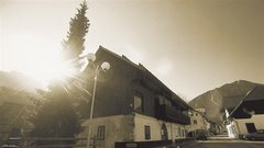 Muzej Liznjekova domačija, skorajda edina urejena hiša v starem delu vasi
