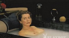 Pola X. Vedno ko se sleče aristokratska Catherine Deneuve, se vprašamo, ali se je gospa res rodila leta 1943. 