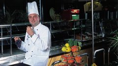 Jaka Čižman: »Prej ali slej bodo tudi do nas prišla drugačna vrednotenja. Zanimivo je, da če kuhar oz. chef lokala, ki mu je bila podeljena ta famozna Michellinova zvezdica, zapusti delovno mesto, restavracija enostavno izgubi zvezdico, se pravi, da jo kuhar nekako odnese s seboj.«
