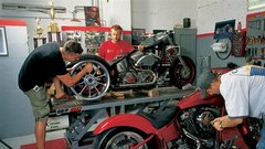 Ekipa Custom Clinic je na svetovnem srečanju custom motorjev v Daytoni s svojo formulo ena mclaren/mercedes prepričljivo zmagala.