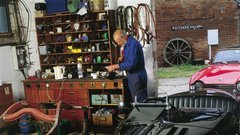 V restavratorski delavnici Steva Whitea.