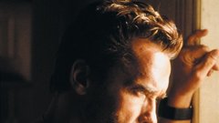 Arnold Schwarzenegger je kot velik oboževalec royal oaka doživel čast, da so mu za film »End of Days« izdelali poseben offshore s črnim ohišjem in pasom iz kevlarja. Ob tem so med kupce poslali še omejeno serijo takšnih ur z imenom royal oak offshore »End of Days«. Petsto petičnežev bo lahko z njimi treniralo bicepse.