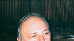 Dr. Andrew Janos, profesor politologije, University of California, Berkeley, avtor svežega znanstvenoraziskovalnega dela »Vzhodna Evropa v modernem svetu«.