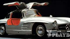 1951 - mercedes 300 SL - Med prestižnimi avtomobili v 50. letih sta bila še vedno na najvidnejših mestih rolls-royce in mercedes, oba seveda z novimi modeli, prvi s tradicionalnim, drugi s preoblečenim dirkalcem, supermodernim 300 SL.  V Ameriki so si proizvajalci konkurirali s »cestnimi križarkami«, a kljub  njihovemu bogato kromanemu blišču – na tem mestu raje omenjamo Citroënovo žabo DS 19 s hidravličnim vzmetenjem in povsem novo estetiko.