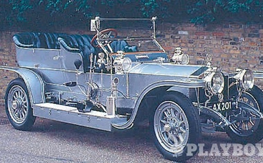 1901 - rolls-royce silver ghost - Angleški rolls-royce je od začetka proizvodnje v letu 1904 pojem vrhunskega prestižnega avtomobila. Leta 1906 so začeli izdelovati legendo silver ghost, ki je imel kar 7 litrov delovne prostornine  in se »ni mogel pokvariti«. Leta 1929 so začeli izdelovati slovite limuzine phantom, prvi novi model po drugi svetovni vojni  je bil silver wright. Uspešnici šestdesetih – silver shadow je leta 1971 sledil silver spirit, ki ga je poganjal motor z delovno prostornino 6,7 litra.