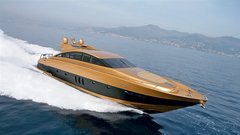 Fashion Yachts za letošnjo sezono predstavlja fashion 85 s črno obarvanim trupom, bronasto palubno nadgradnjo, štirimi spalnicami in dvema dizelskima strojema MTU s po 1120 kW (1500 'konjev'), ki poženeta 24-metrsko lepotico do hitrosti 70 km/h (38 vozlov). www.fachionyachtsgroup.it