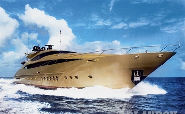 Ekstravagantni zlati Hokulani (Palmer Johnson 150) je lepotec med lepotci. Leta 2008 splovljena 25 milijonov evrov vredna superjahta je počitniška rezidenca na vodi.