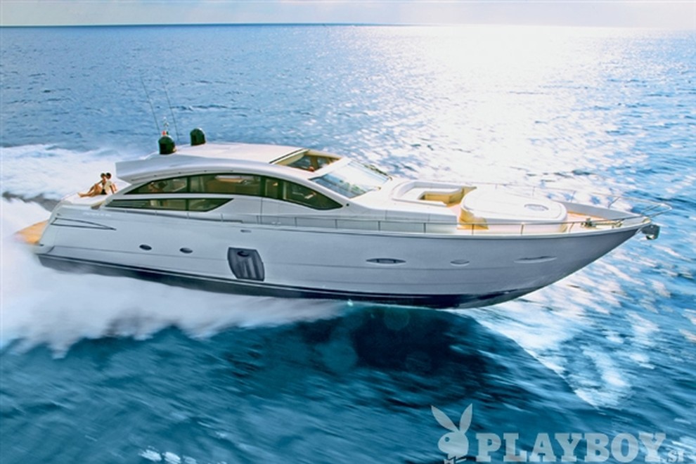 Letošnja osvežitev v ponudbi adrenalinsko-bahaškega Pershinga sta prestižni jahti s hard topom in oznakama 64 in 80. Obe imata površinski pogon in dosegata izjemno visoke hitrosti. www.pershing-yacht.com