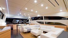 Letošnja osvežitev v ponudbi adrenalinsko-bahaškega Pershinga sta prestižni jahti s hard topom in oznakama 64 in 80. Obe imata površinski pogon in dosegata izjemno visoke hitrosti. www.pershing-yacht.com