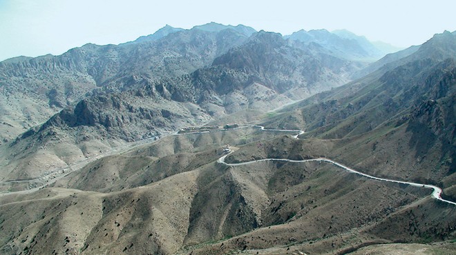 Pogosto napadena cesta v afganistanskem hribovju (foto: Osebni arhiv)