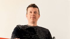 Matjaž Debelak s poštarskim krpanom