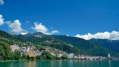Prestolnica džeza Montreux, kjer so zaradi Zappe Deep Purple napisali hit Smoke on the Water.