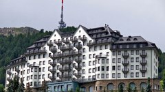 Igrišče elite in estrade – hotel Carlton v St. Moritzu