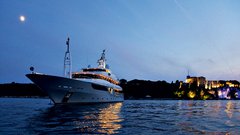 Zunanjost in notranjost 53 metrov dolge jahte South. Vaša je za 280 tisoč dolarjev na teden Foto: Fraser yachts