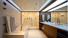 Zunanjost in notranjost 53 metrov dolge jahte South. Vaša je za 280 tisoč dolarjev na teden Foto: Fraser yachts