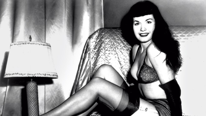 Nepozabna Bettie Page. Leta 1955 je prav tako kot Jayne Mansfield krasila naslovnico Playboya. (foto: Everett Collection)