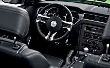 Ford Mustang 5.0: Njegov pogled