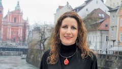 Urša Žorž je 41-letna diplomirana ekonomistka in turistična organizatorka, ki ima podjetje za organizacijo dogodkov in izobraževanj (www.eventio.si).