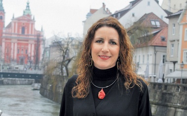 Urša Žorž je 41-letna diplomirana ekonomistka in turistična organizatorka, ki ima podjetje za organizacijo dogodkov in izobraževanj (www.eventio.si).