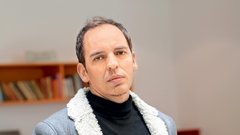 "Terapija je trdo delo, že samo empatično poslušanje je lahko včasih naporno, zato je terapijo treba izvajati previdno, strokovno in z občutkom."