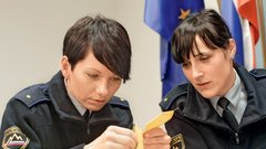 Kolegici, Tatjana Omerzel in Anita Zorko, s Policijske postaje mejne policije Dobova.