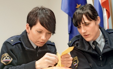 Kolegici, Tatjana Omerzel in Anita Zorko, s Policijske postaje mejne policije Dobova.