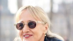 "V Francijo sem šla s 23 leti, pa nisem vedela, kam me bo to pripeljalo. Včasih je treba zaupati svoji usodi. Takrat sem bila izredno pogumna, da sem pustila AGRFT, šla živet z moškim, ki sem ga komaj poznala, in sem z njim imela otroka. Tako si veliko bolj odpiraš vrata in obenem na neki način daješ več možnosti."