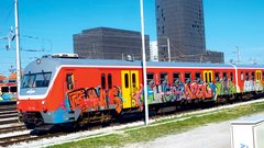 Že takrat, ko so v New Yorku začeli poslikavati podzemno železnico in pozneje vlake, je veljal koncept, da poslikave vidi čim več ljudi