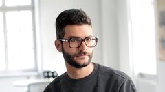 "Ko sem začel, sem želel narediti čim več grafitov, čim višje, čim boljše. Izziv so čim bolj vidne lokacije. Z leti pa sem stil in odnos definiral. Stilov pa je toliko, kolikor je grafitarjev."