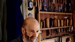 "Ročno delo zahteva skrajno poštenost, tam se ne da 'fintirati', pri izdelavi violin pa sploh ne, ker je živa zmešnjava, kar potrjujejo vedno nove ugotovitve, od katerih nekatere sploh ne držijo."