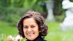 "Ko toliko časa delaš z mostovi, ti postanejo del življenja. Morda sem malo obremenjena z mostovi, povsod vedno vidim most, s tem, da ga ne opazujem zgolj z estetskega stališča, temveč tudi, kako je vpet, s tehničnega stališča. Izjemno rada imam mostove in sem tudi zelo kritična do ponesrečenih situacij. Življenjsko sem povezana z mostovi in mi ta poklic pomeni notranje zadovoljstvo in srečo."