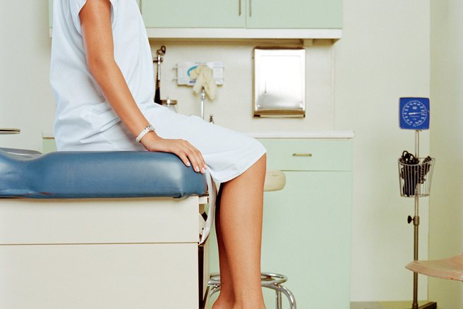 Zaprepadeni ginekologi ne morejo verjeti svojim očem, kaj mlada dekleta počnejo 'tam spodaj', da bi ...