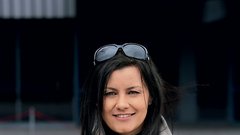 Andreja Bednjički kot nadzornica zahteva, da se neprimerno igralo na igrišču odstrani ali ustrezno zavaruje s tablami in trakovi.