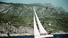 Od Plenkovića v Sveti Nedjelji na Hvaru smo z razpetimi jadri drveli Meneghellovim dobrotam naproti.
