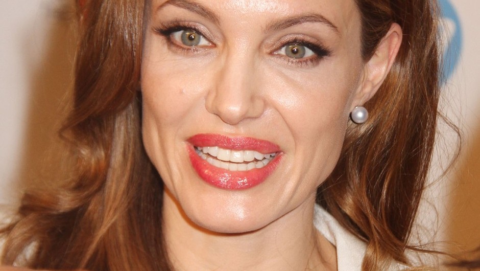 
                            Med igralkami, ki obtožujejo Weinsteina spolnega napada, tudi Angelina Jolie in Gwyneth Paltrow (foto: profimedia)