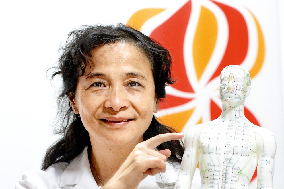 Prim. dr. Lu Li, mojstrica tradicionalne kitajske medicine: "Vsakega človeka obravnavam individualno in celostno"