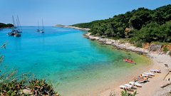 Bela lepotica Villa White ima svojo lastno plažo.