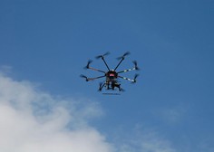 Britanska policija izpustila par, aretiran zaradi dronov nad Gatwickom