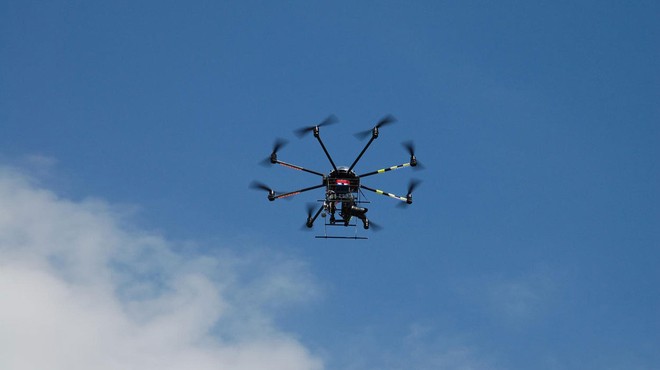Britanska policija izpustila par, aretiran zaradi dronov nad Gatwickom (foto: profimedia)