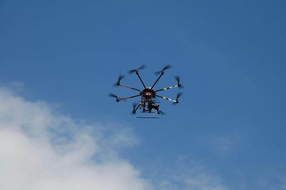 Britanska policija izpustila par, aretiran zaradi dronov nad Gatwickom (foto: profimedia)