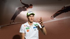 Najboljši smučarski skakalec Peter Prevc o rekordih, brcah v zadnjico in žuriranju