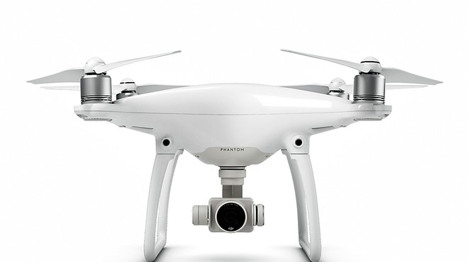 Dron od podjetja DJI, ki služi tako amaterjem kot profesionalnim uporabnikom. (foto: DJI)