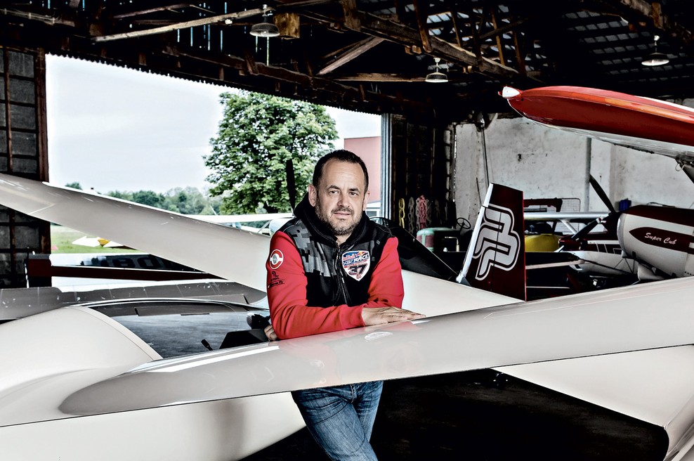 Intervju z najboljšim slovenskim akrobatskim pilotom Petrom Podlunškom (foto: Kristian Ravnič)